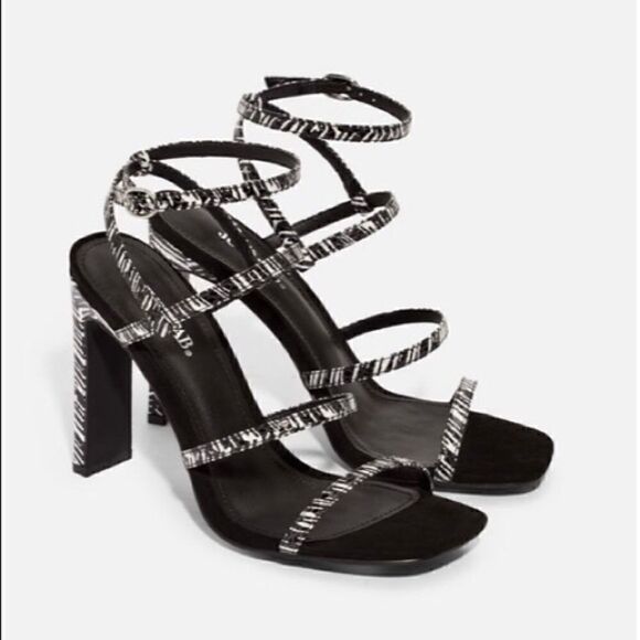 Shoes 👡   - Picture 1 of 12